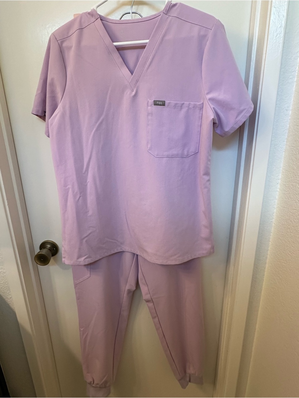 Figs Lavender V-Neck Scrub Top & Jogger Set - Lilac